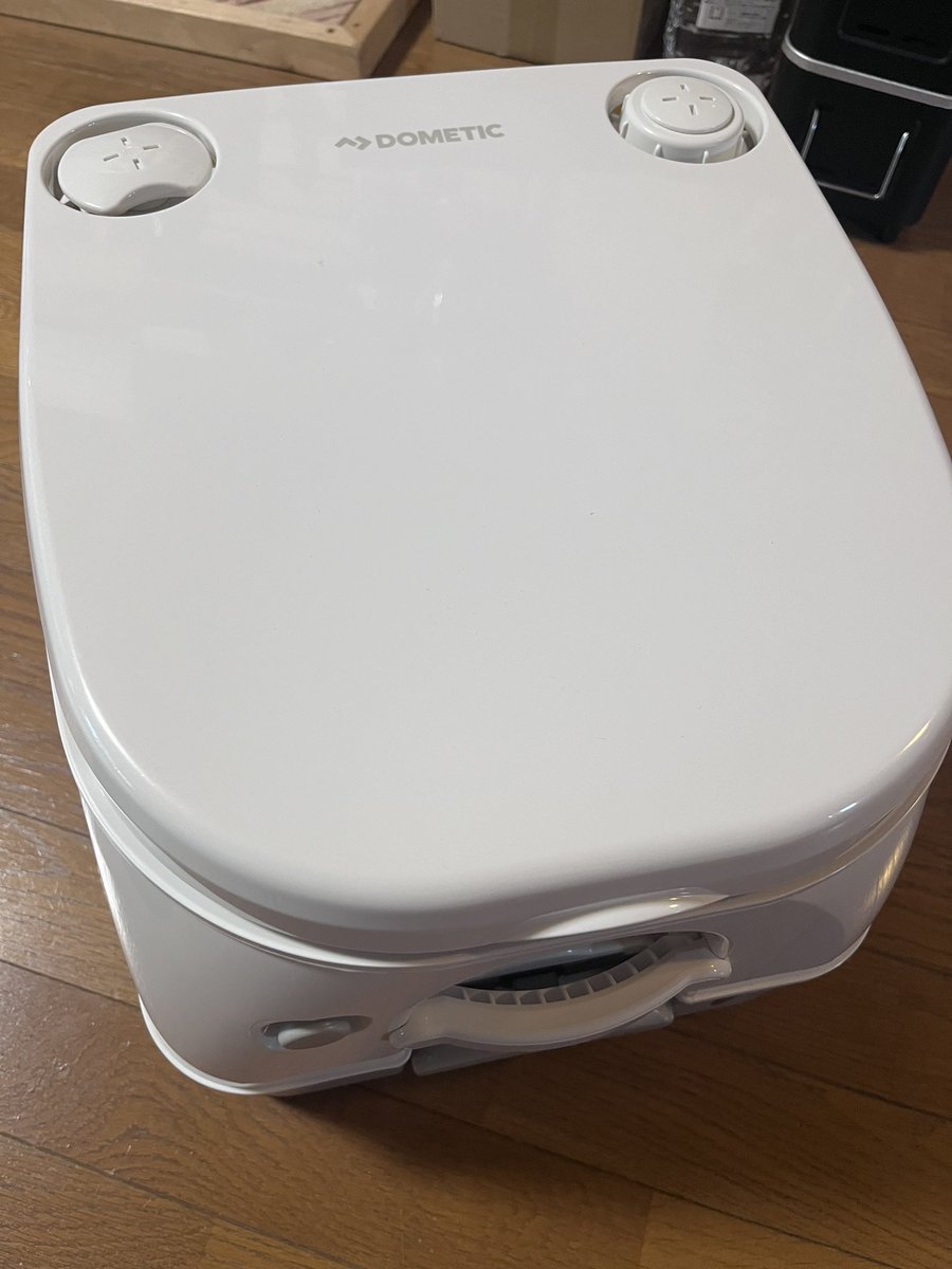 BeachW12's tweet image. ドメティックのポータブルトイレ新品未使用箱は無しなんですが、どなたか2〜3,000円で欲しい方いますかねぇ…💧
余してますw
#ポータブルトイレ
#ドメティック
#DOMETIC