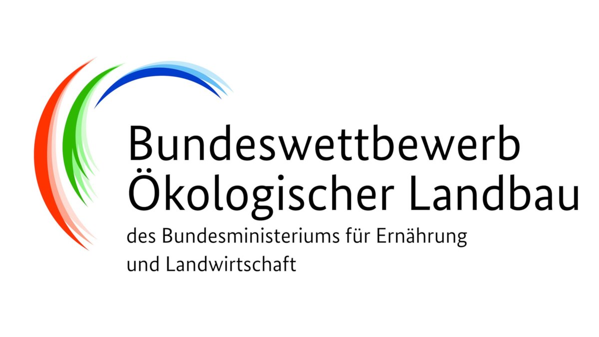 Schlagen Sie Ihren Lieblings-Bio-Hof für den Bundeswettbewerb Ökologischer Landbau vor. 🍀🏆 Mit dem Preis zeichnen wir #Bio-Betriebe aus, die mit zukunftsweisenden Ideen besonders erfolgreich #ökologisch wirtschaften. #30bis2030 Alle Infos ➡ bmel.de/goto?id=10932