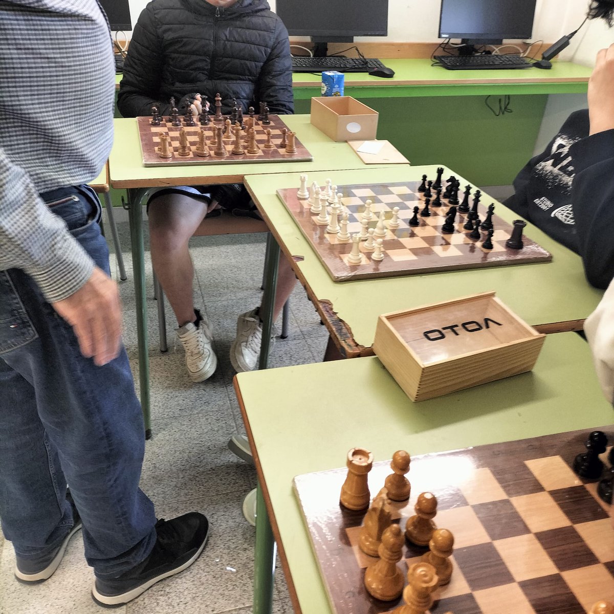 ♟️ Un torneig d'escacs i una marató de contacontes han servit per tancar els actes de celebració de la setmana de Sant Jordi al Centre Educatiu Els Til·lers, a Mollet del Vallès.