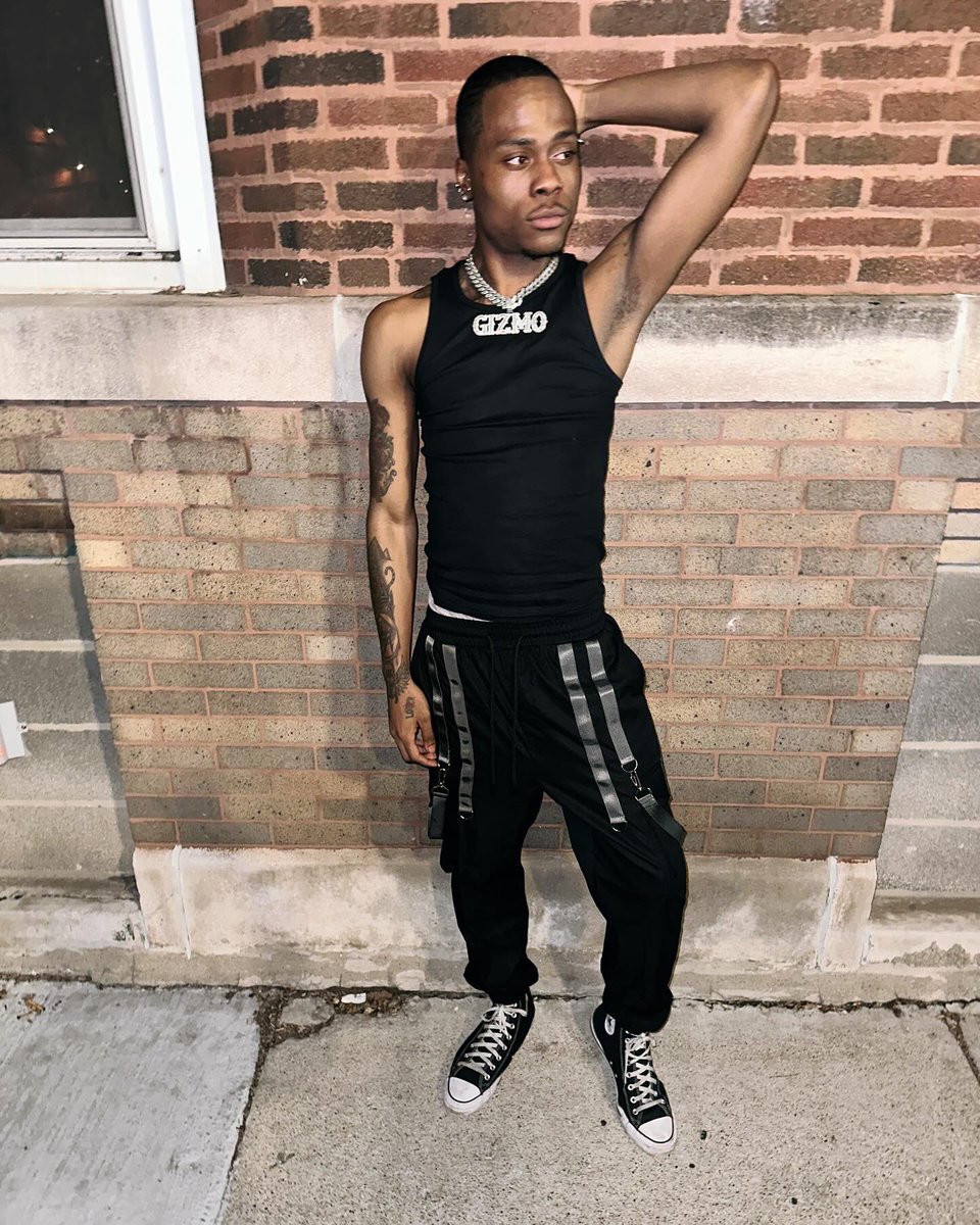 PrettyBoiiGizz's tweet photo. ꜱɪᴘᴘɪɴ’ ᴏɴ ꜱᴇʟꜰ-ʟᴏᴠᴇ, ɴᴏ ᴄʜᴀꜱᴇʀ.🤪🖤.
#muah💋 #vibes #mood #lovingmefirst #pressureseason 🩶 https://t.co/UdGFgCyirs