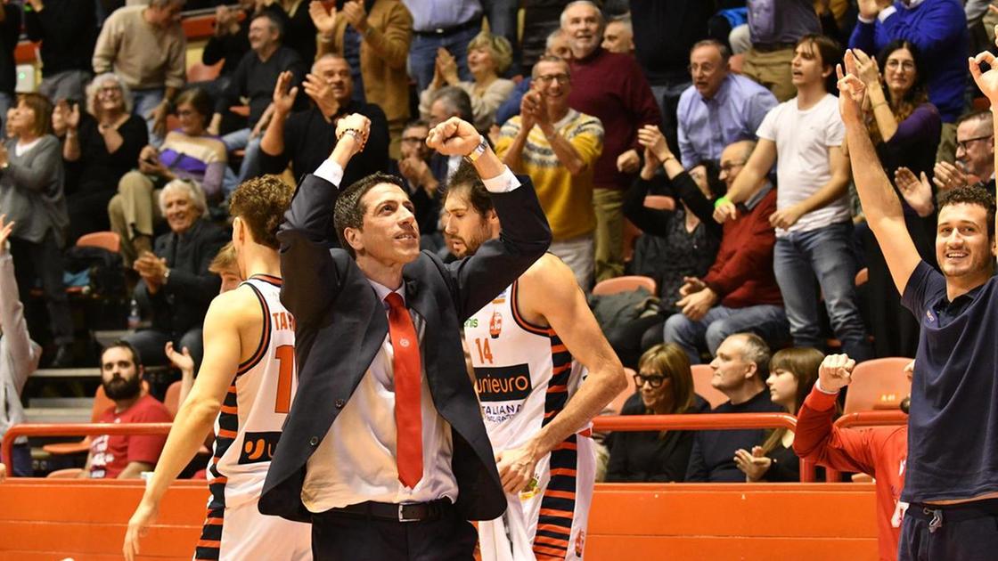 zazoomblog's tweet image. Coach Antimo Martino: Ora coraggio e fantasia: la mia Forlì non s’arrende - #Coach #Antimo #Martino: #coraggio zazoom.it/2024-04-28/coa…