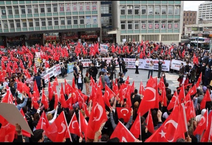 Bugün günlerden Ulus!
"Mülakat ve düşük kontenjanlı bir atamaya dur diyoruz" diyen öğretmenler önümüzdeki günlerde açıklanacak atama öncesi saat 14:00'te Ankara'nın Ulus meydanında seslerini duyuracak. 
Türkiye'nin farklı illerinden yola düşen öğretmenlerin yolu açık olsun.
