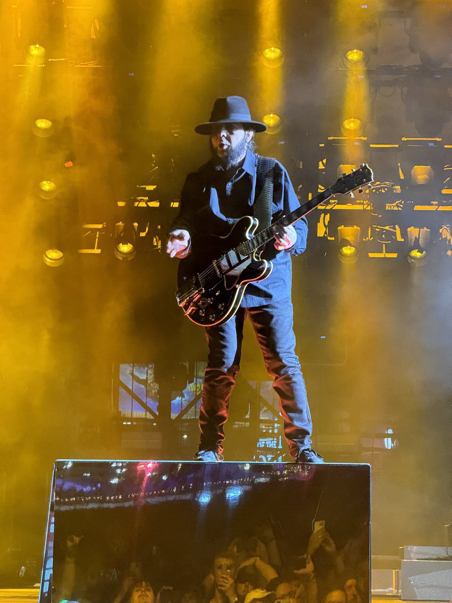 JustynaLucznik's tweet photo. At #SickNewWorld in #LasVegas and beyond excited that I got to see #SystemOfADown for the first time ever 🤩🤘🎸 #soad https://t.co/YbuVTvxEsV