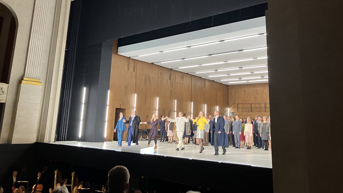 antonschlatz's tweet photo. Staatsoper Berlin:  Bieito auweia, sängerisch👌-Niveau, Schager heldisch legerer Gegenwarts Lohengrin, Mein lieber Schwan😨,Das süße Lied🔝, Höchstes Vertraun😘. Koch herrlich, Prudenskaya giftig🌋, Kutny super Autorität+1a Spiel, Miknevičiūtė Lieblings-Elsa💪😀⚡️🥁, Soddy so-so https://t.co/HETJr7P8FC