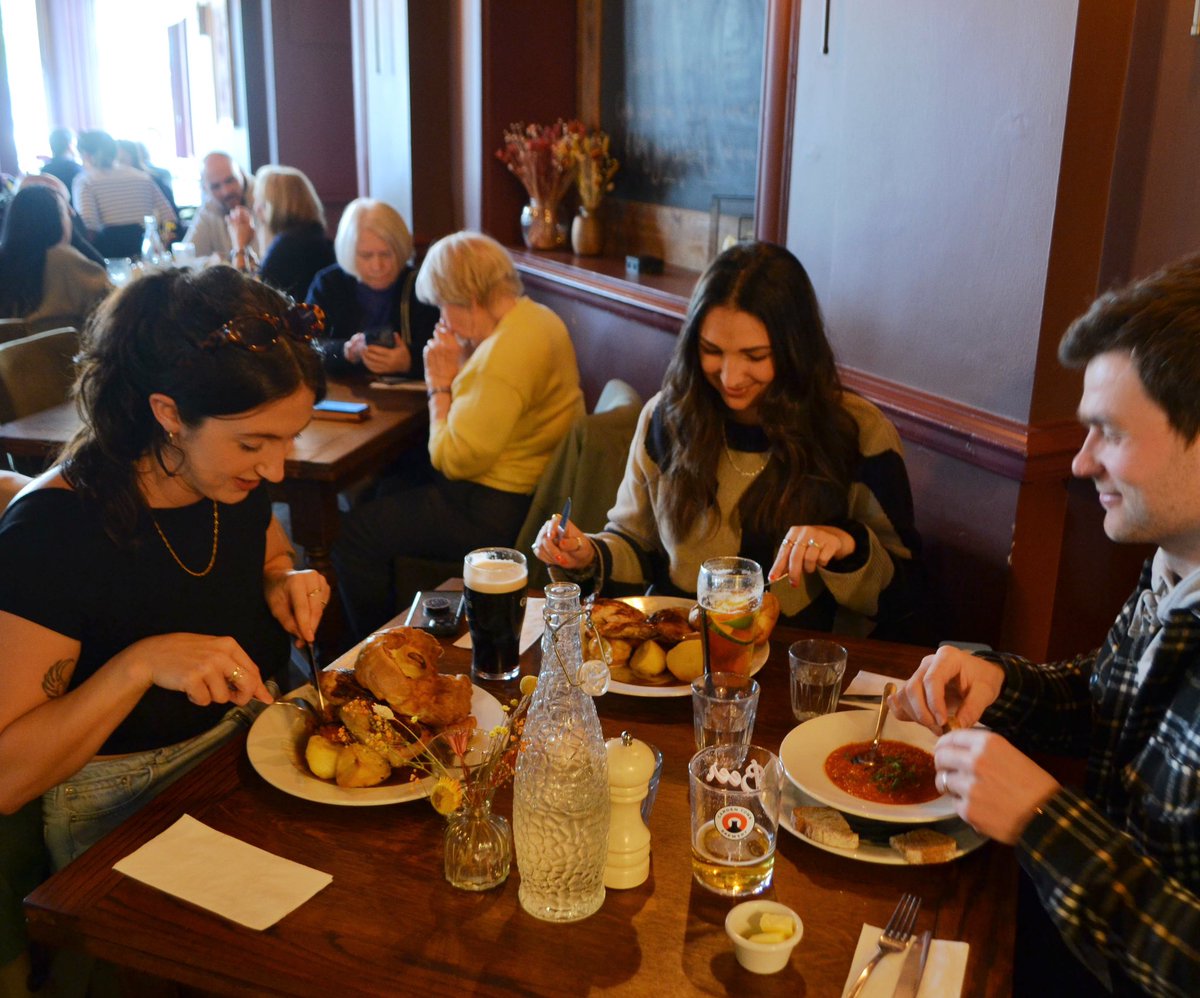 It’s that day again, it’s time for the Sunday roast 😍 dogandfoxwimbledon.co.uk/food-drink/sun…

#youngspubs #sundayroast #youngssundayroast #london #pub #wimbledon #dogandfox