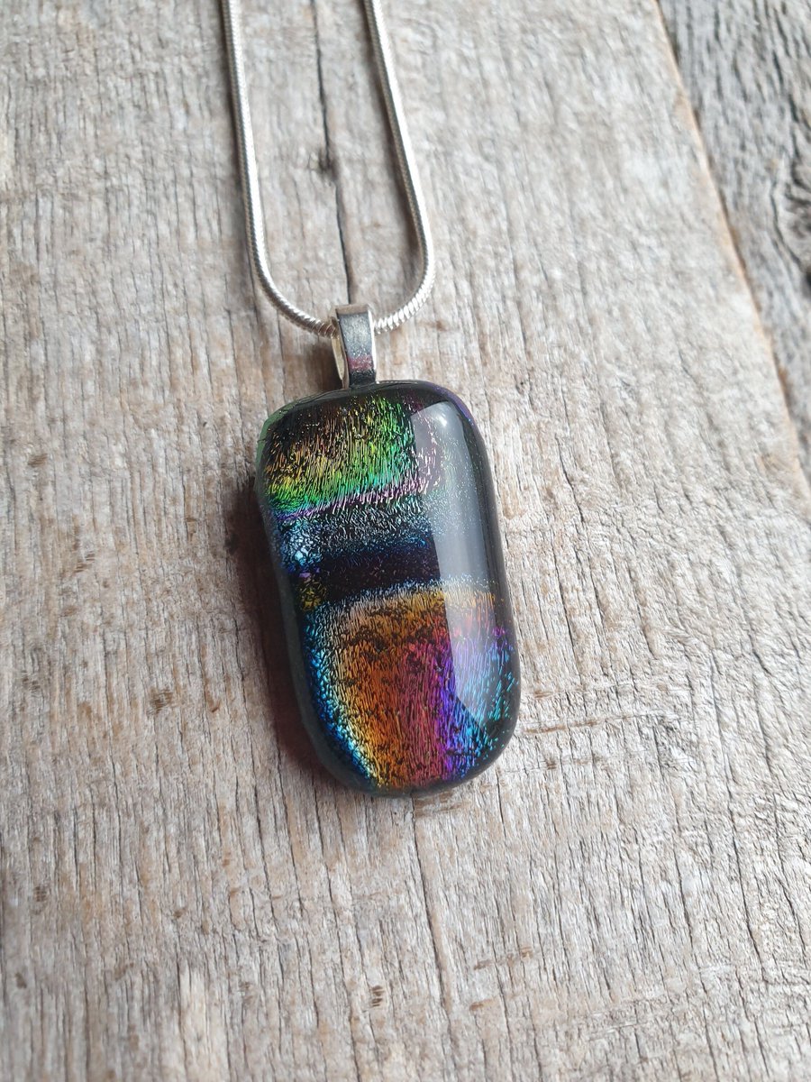 Beautiful sparkling colours in this unique dichroic glass necklace. Love the design within this pendant. #ukgiftam #ukgifthour #handmade #etsy #giftideas #shopindie #etsyuk buff.ly/3wa87CW