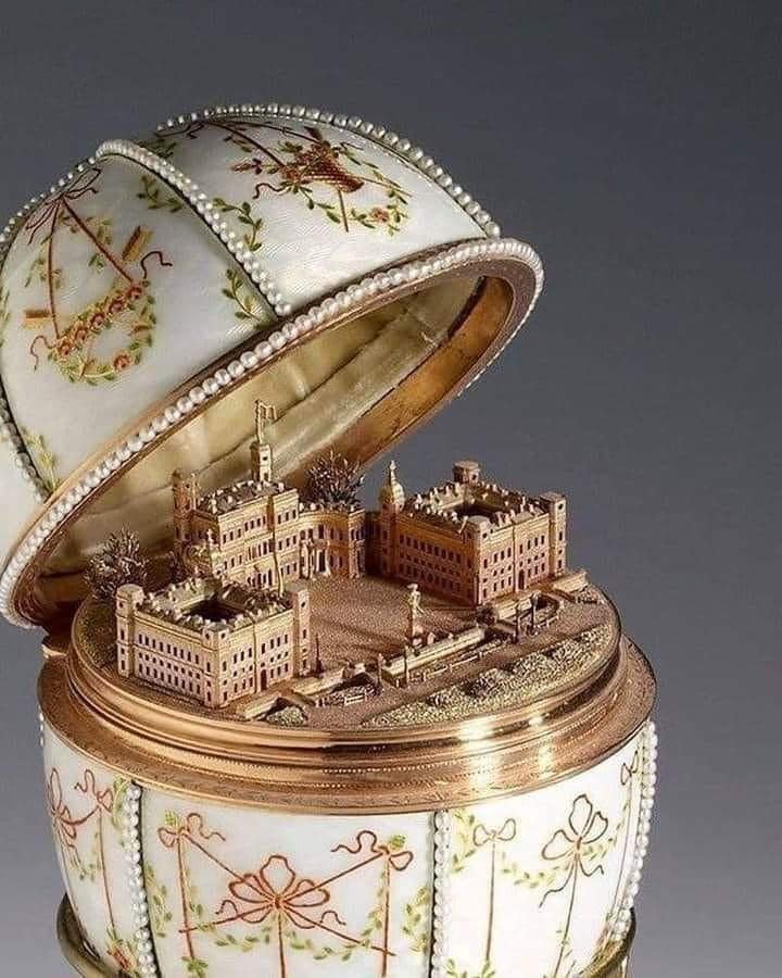 Fabergé's workmaster Mikhail Perkhin created The Gatchina Palace in the famous Fabergé's Easter Egg in 1901. It was a gift from the last Tsar Nicholas II to his mother the Dowager Empress Maria Feodorovna on easter day in 1901 🇷🇺 Walters Art Gallery, Baltimore, Maryland, USA.