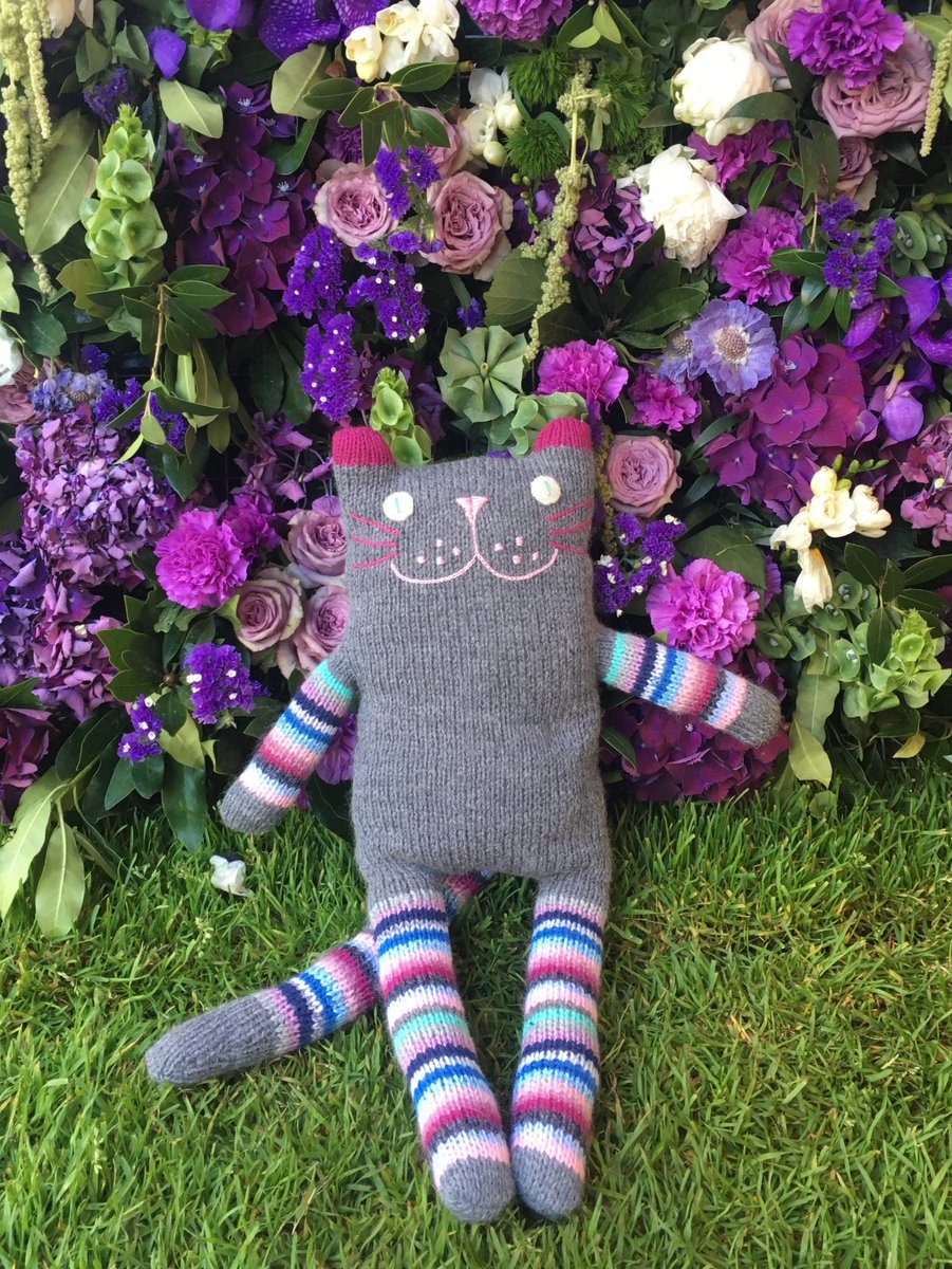 Hello #catlovers ! #cats #catsoftwitter #giftideas #shopindie #etsysale #UKGiftHour #UKGiftAM threewoollyowlsstore.etsy.com