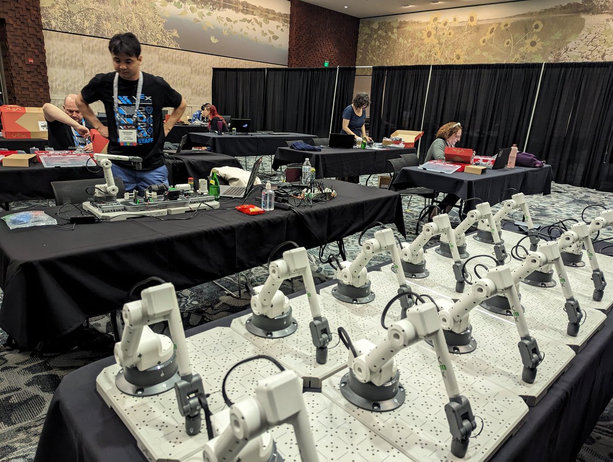 IfiHk's tweet image. Looking forward to connect, learn, and grow alongside peers passionate about advancing STEM education at the 2024 #VEXeducatorsconference !