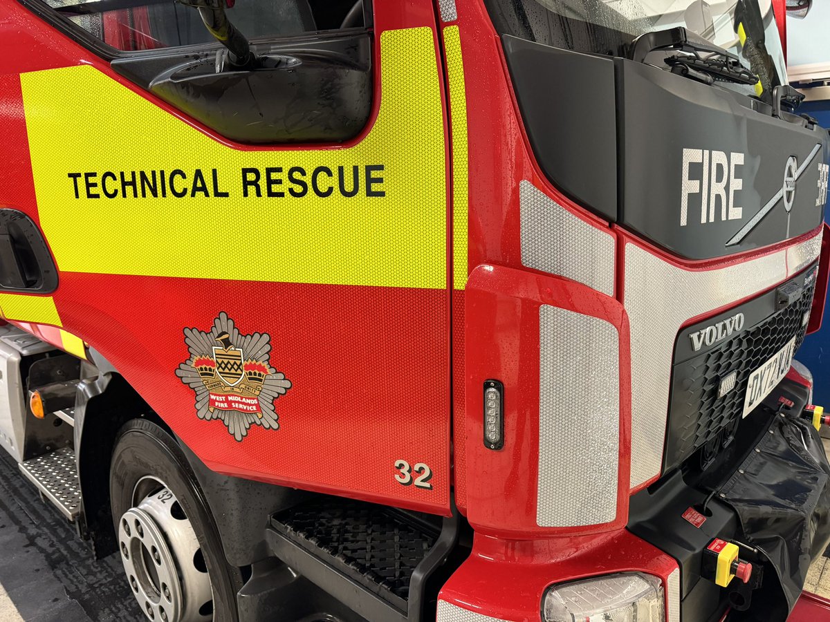 Crews from West Midlands Fire Service Technical Rescue Unit will pull a fire engine round the 8.5 mile Sutton Fun Run for the #firefighterscharity - only 5 weeks away. Donate to help recovery of sick and injured firefighters justgiving.com/page/fire-engi…