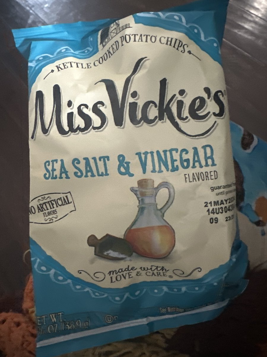 GlitchyMajora's tweet image. My true love, Miss Vickie’s salt and vinegar kettle chips.