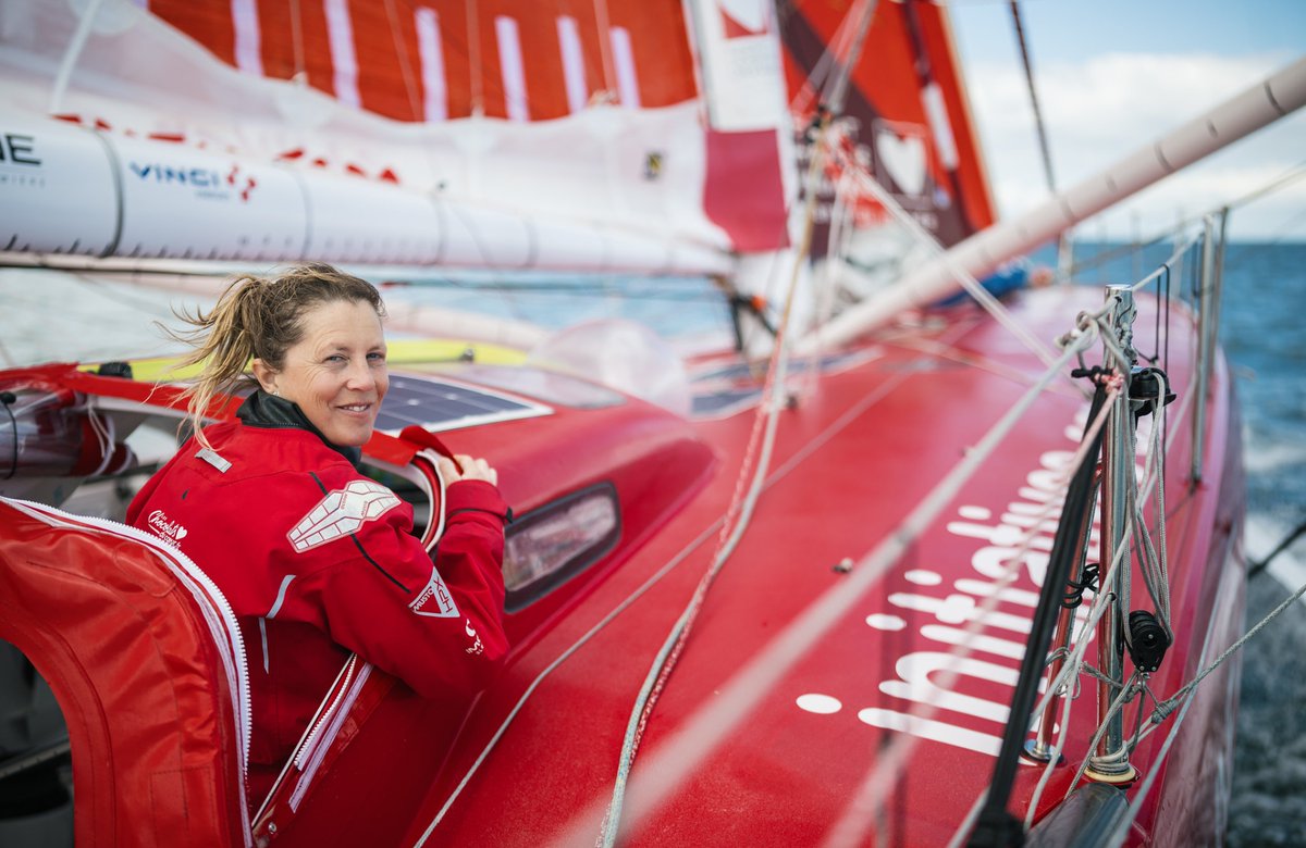 Sam Davies : « J’ai envie de naviguer à fond et de décrocher un beau résultat ! » dlvr.it/T66nCx