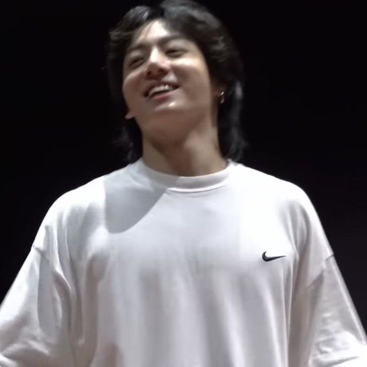 strawbobaboll's tweet photo. jungkook in this nike tshirt is my roman empire https://t.co/D6XRjiwbZu