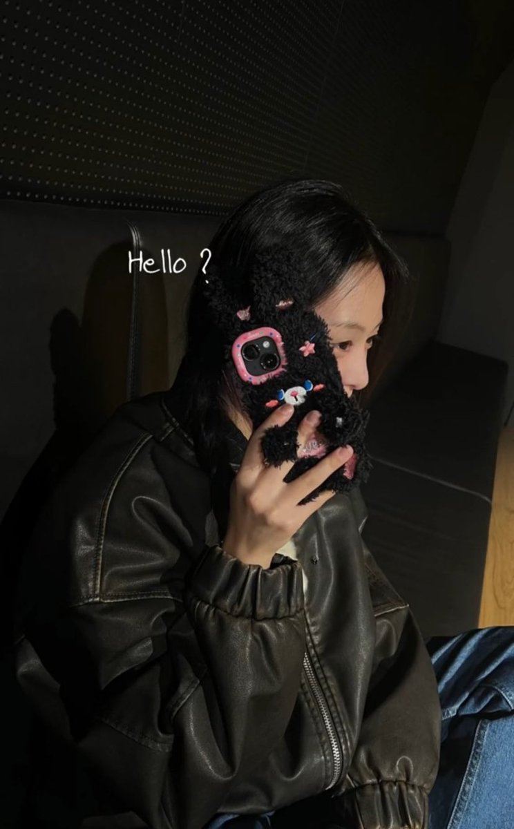 lleedaain's tweet photo. 📞₊ Chillin' with my 𝒑𝒉𝒐𝒏𝒆 𝒔𝒒𝒖𝒂𝒅! From my quirky pot-shaped case to the adorable pink fuzzy monster, and of course, can't forget my trusty black bunny ears! ૮꒰ྀི ⸝⸝ ›̥̥̥ ·̭ ‹̥̥ ꒱ྀིა https://t.co/BfahOUja1o