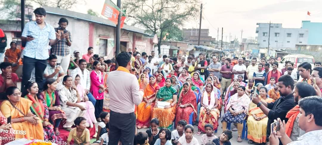 vikas64999's tweet photo. प्रदेश के वित्त मंत्री व @RaigarhDistके लोकप्रिय विधायक श्री @OPChoudhary_Ind जी के साथ रायगढ़ नगर मंडल और जुटमिल चक्रधर नगर मंडल के बापूनगर, चांदनी चौक,जुटमिल, बेलादुला, मिटठूमुड़ा,स्टेशन चौक शक्ति केंद्र में आयोजित नुक्कड़ सभाओं में शामिल हुआ। @BJP4CGState @ajayjamwalbjp https://t.co/EW5jzjsQhx