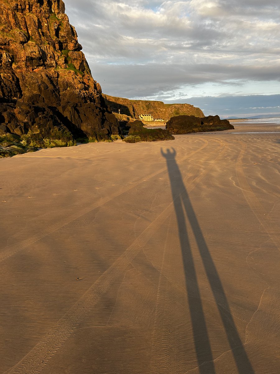 Catching the sunrise 🌞

@VisitCauseway @WeatherCee