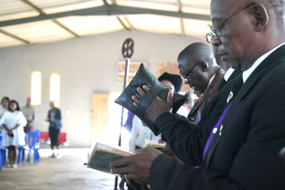 ANC Gauteng Weekend Church Visit 

This morning I joined congregants at the St Augustine Anglican Church in Orange Farm for a church service
#LetsDoMoreTogether
#ANCInChurch 
🖤💚💛