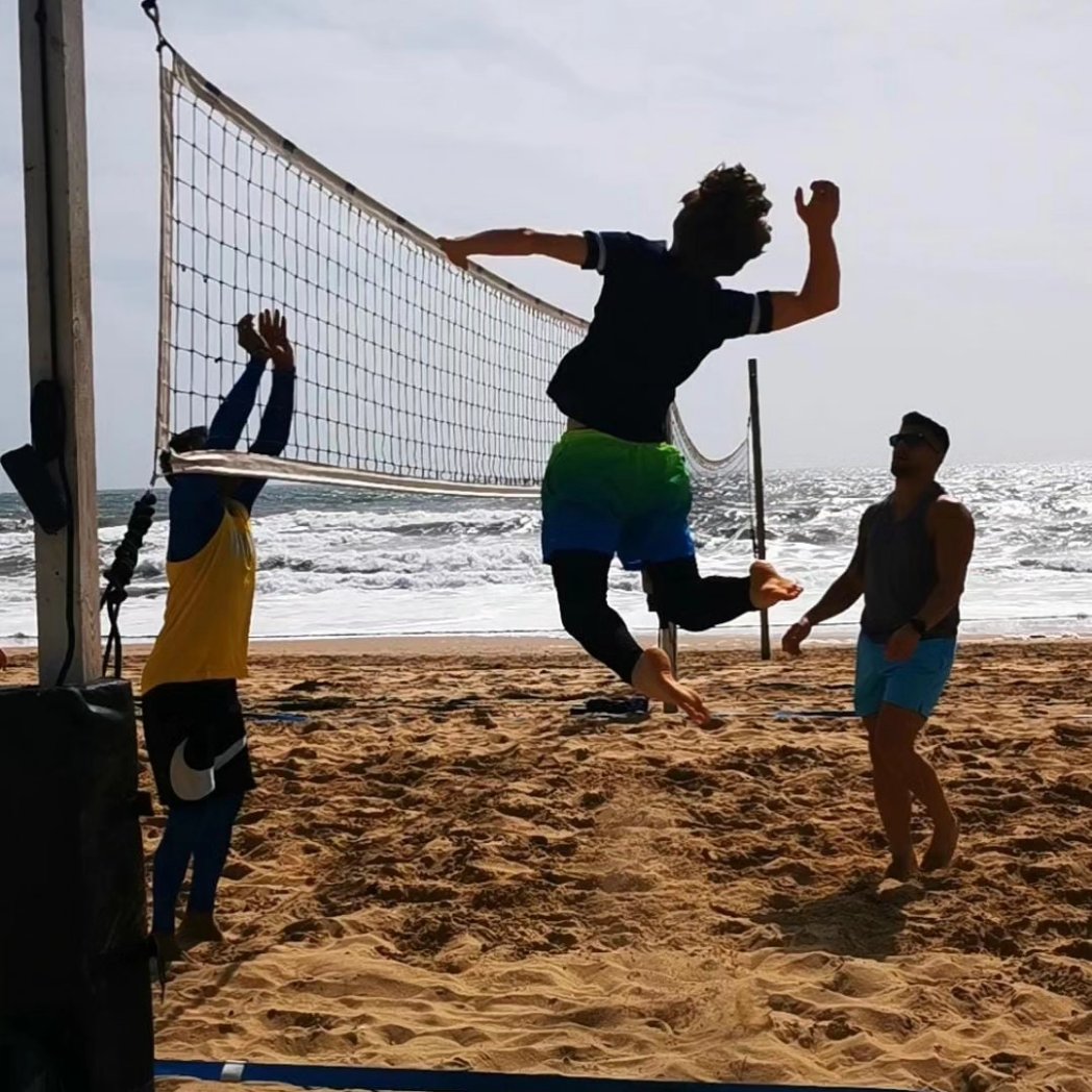 SynjarTV's tweet photo. Broke up with my girlfriend of 7 years a few weeks ago

Didn't make the beach volleyball tournament selection because I'm a final year and they want to grow the newer generation.

Started slowly catching feelings for a new girl who doesn't want a relationship.

But we vibing https://t.co/q593HzeFkd