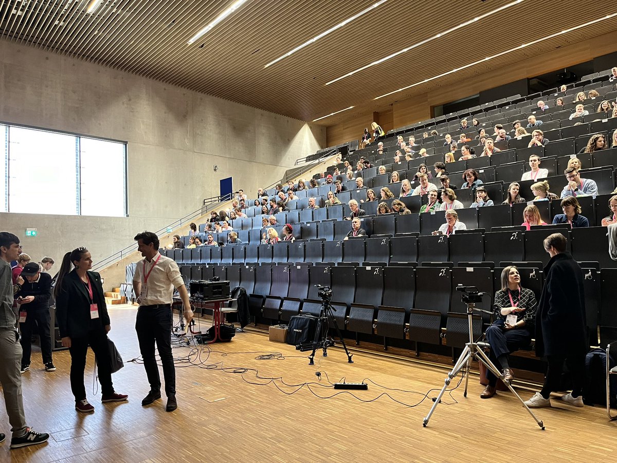 AndreaCHoffmann's tweet photo. Toller Kongress von CORRECTIV heute in Erfurt #Lokaljournalismus #Demokratie   #24Lokal https://t.co/xJMXWuWJb4