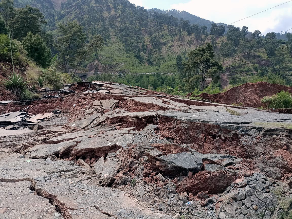 RisingKashmir's tweet photo. In Pics: #Houses, Transmission #Tower and roads damaged after massive #landslides at #Pernote village, in #Ramban. (ANI Photo)

@diprjk @dcramban @DIPRRambandic https://t.co/Gl2spCrNsd
