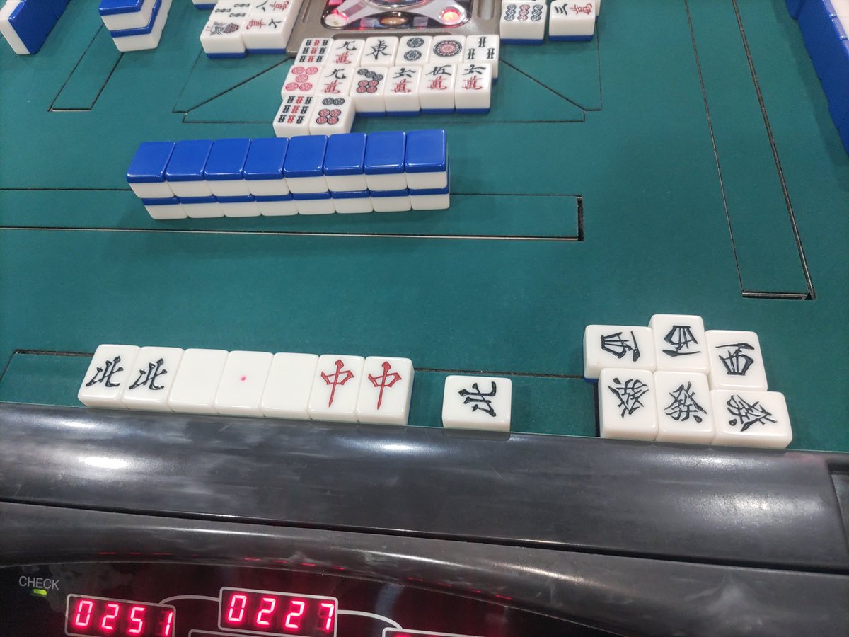MajanRock's tweet photo. 今日の役満！
字一色！！
中だったらダブルという素晴らしいあがりでしたぁ(^^) https://t.co/ElWJJrA57L