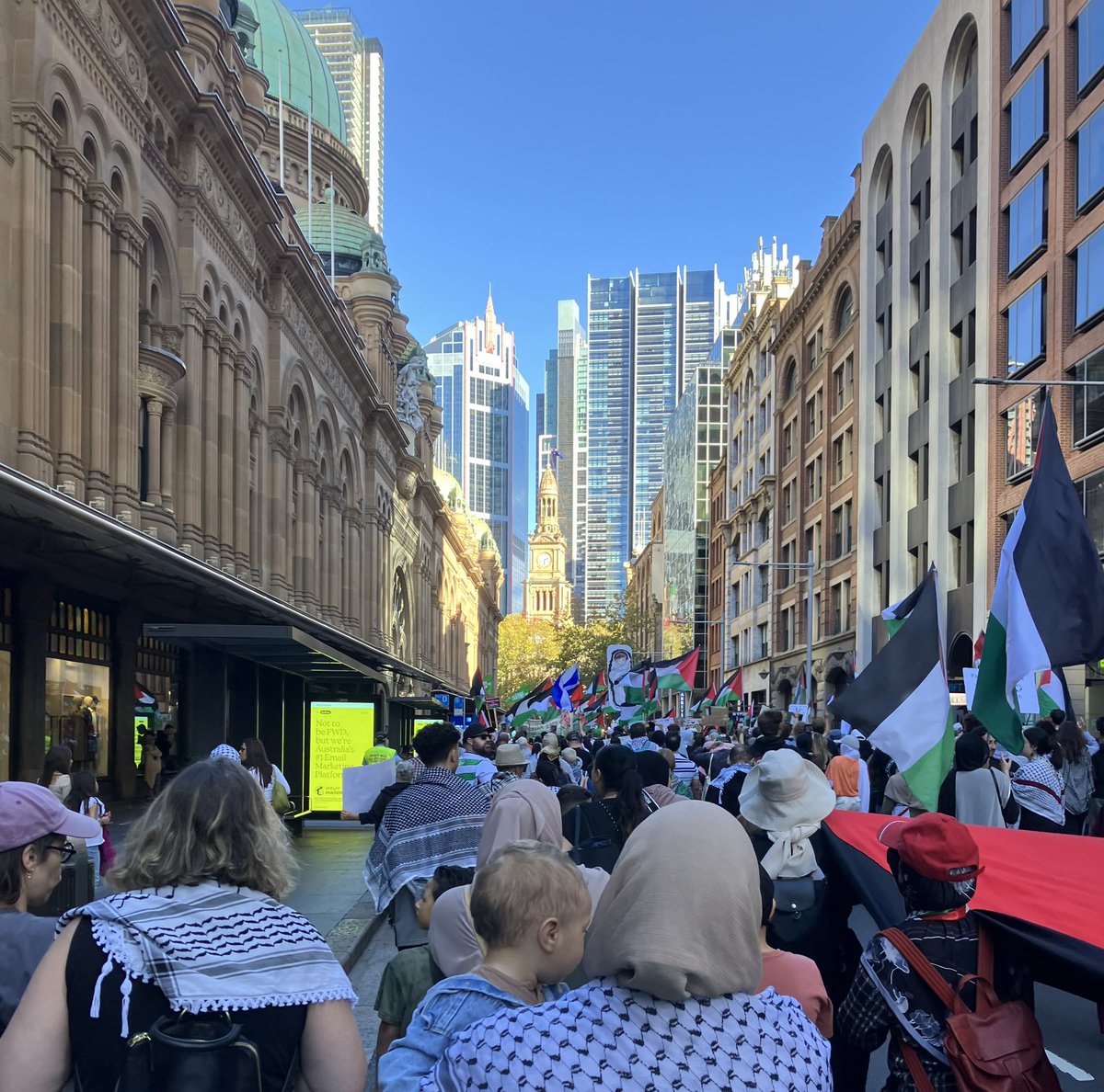 j_e_s_s_whyte's tweet photo. Sydney/Gadigal land out again for a free Palestine. https://t.co/lrbWUXovO0