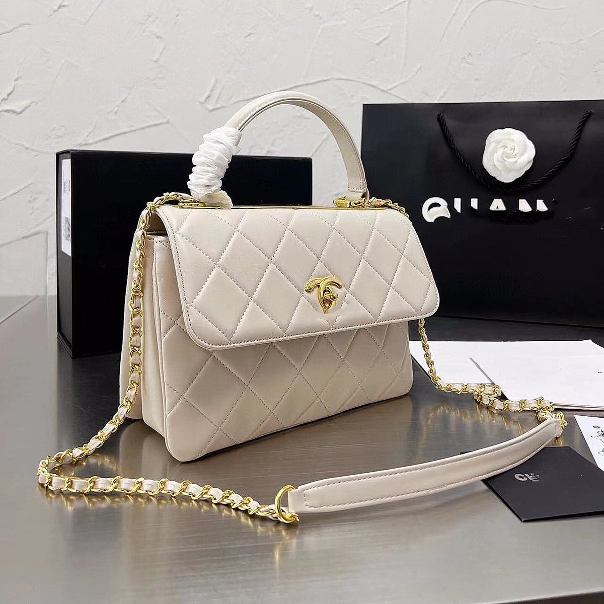 Carolyn680011's tweet photo. 👜US$184😄Reps Cf Caviar Pattern Cowhide Leather Trendy Cc Portable Diagonal Bag
#shoulderbag #repsshoulderbag #fauxbags #replicaluxurybags #shoulderbags #fakebags #repsbags #womenbags #highqualityshoulderbags #chainbags #counterfeitbags #replicadesignerbags #babareplica https://t.co/n3waueZmTL