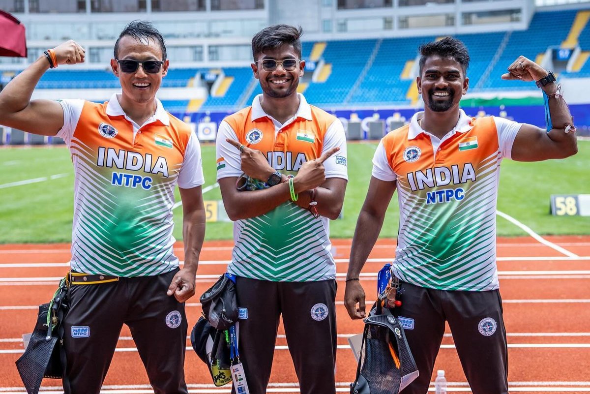 Indian Men's Recurve Team of Tarundeep Rai, Dhiraj Bommadevara and Pravin Jadhav have defeated South Korea 5-1 to clinch a Gold at the Archery World Cup 🥇🏹 After 14 long years, India wins a World Cup title 👏 Many congratulations 🎉 📸: Pravin Jadhav #ISH #bluerising