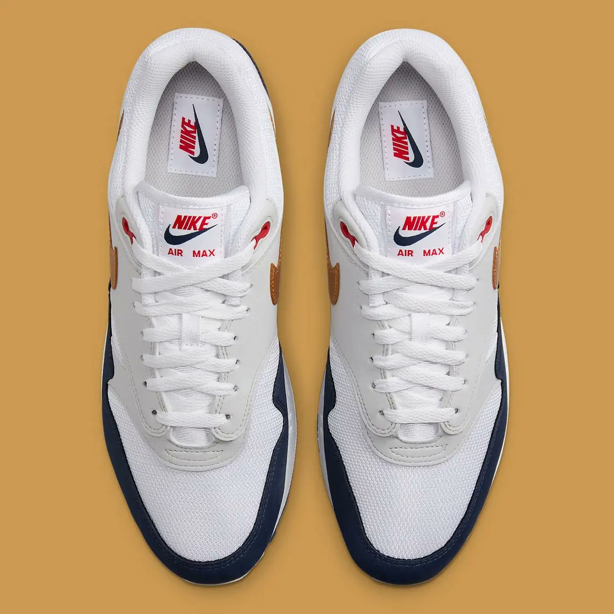 #Nike's innovative approach to footwear and apparel is on full display with the new #AirMax1 'Olympic' iteration, featuring a gilded tone #Swoosh logo and a color palette inspired by Team #USA and #France.

---> t.ly/K7e7W

#Sneakers #Olympics #Footwear