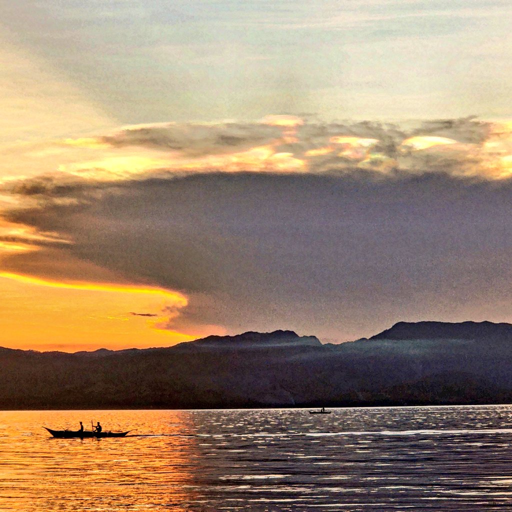 Sunset on a scorching day in Romblon, so happy to have finally made it to the marble capital of the #Philippines😍🇵🇭