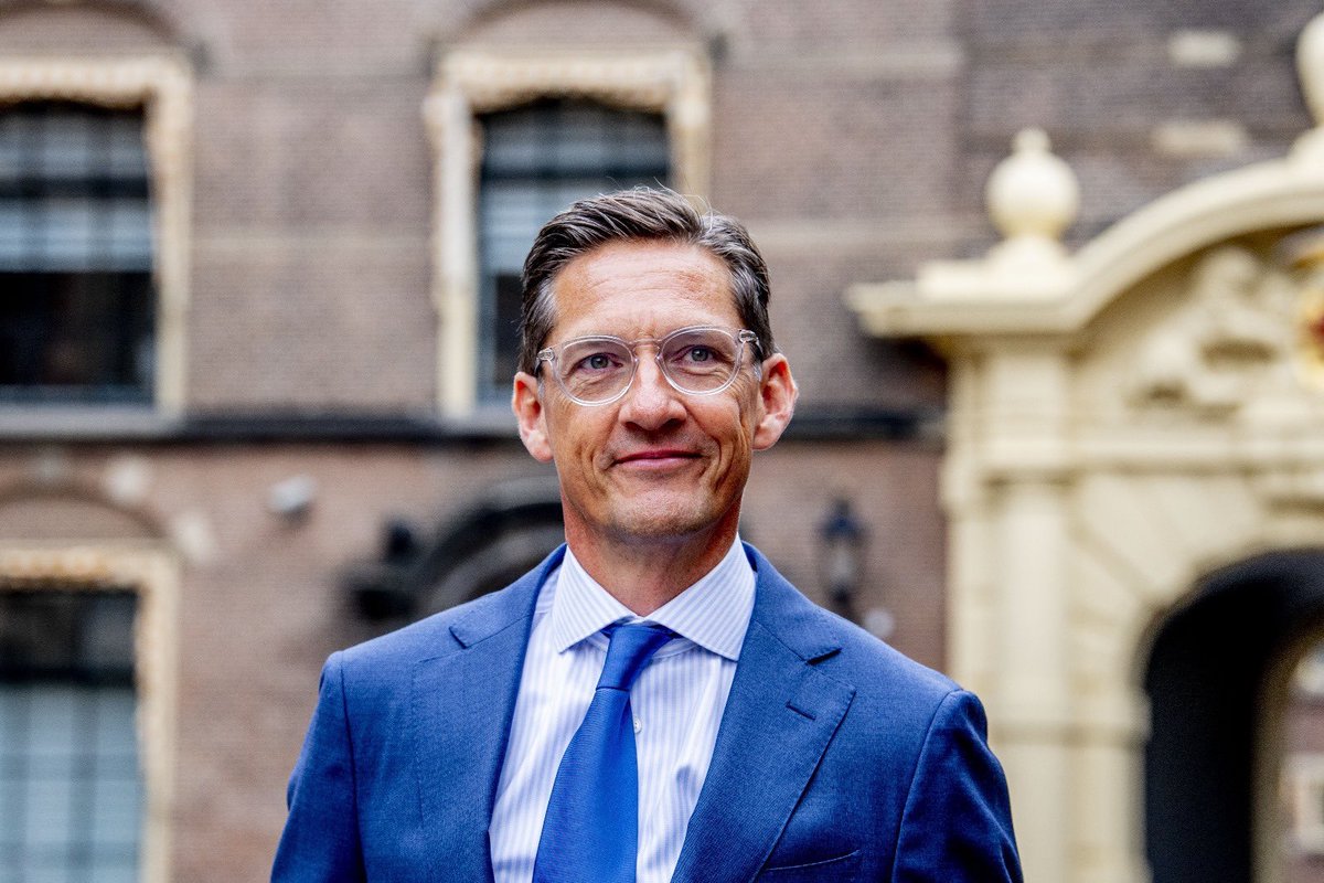 PetravanDam3's tweet image. Joost Eerdmans negeert alles en blijft zijn eigen uitleg geven aan de term #asielcrisis
Terwijl dit juridisch niet de definitie is. 

Hij is niet de juiste man om over een oplossing te praten. Maar hij wordt uitgenodigd en krijgt steun van Rick Nieman. 

#wnlopzondag  #Eerdmans