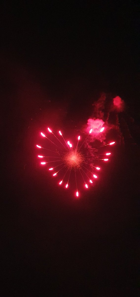 Weddingfirework's tweet photo. We hope you had a beautiful weekend.  We hope that life is good to you.  Despite the worries of the world, continue in love and hope.  #haveaheart https://t.co/fMjM66nbSp