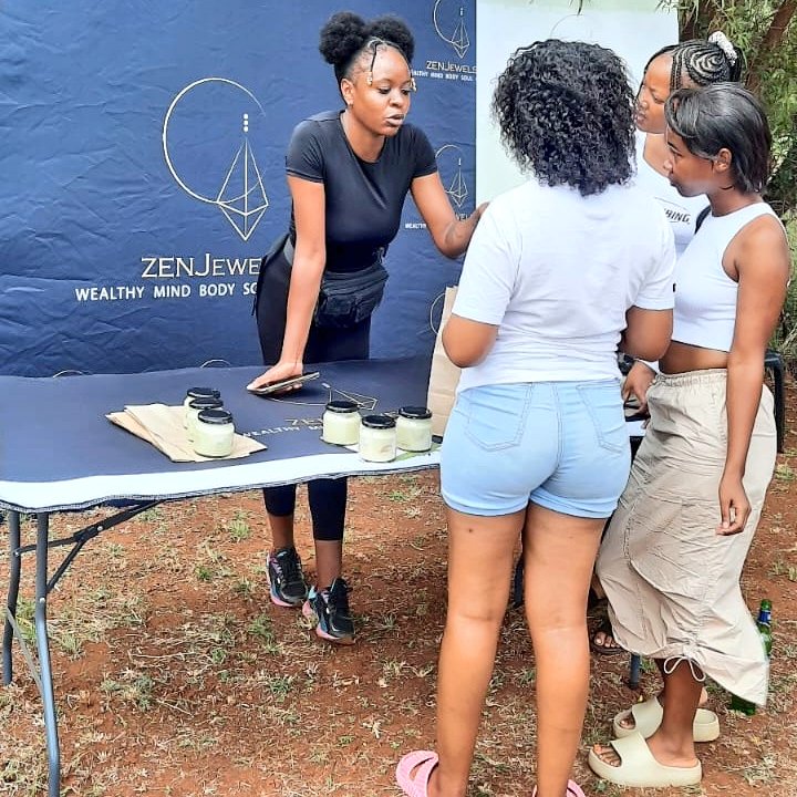 ZenJewels_za's tweet photo. Day 2 at #TomatoGreensFarmersMarket! 🍅💚
We're jazzing up Sunday with our premium Shea Butter, Baby 💎✨ Spot our stall for this local gem and explore other goodies from fellow enterprises. Don't miss out!
#ShopLocal
#FarmersMarket #myearthmyfreedomexpo #rawsheabutter https://t.co/euNBY5W7Mn