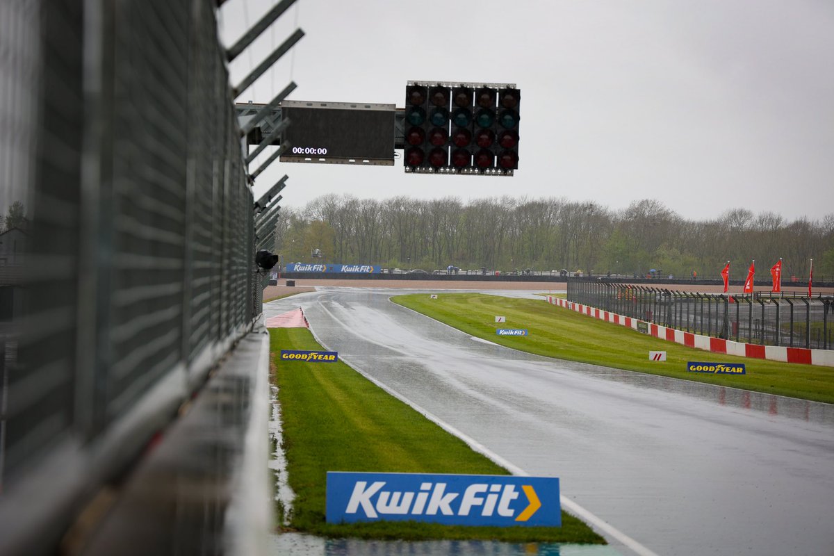 Race day at @DoningtonParkUK 🌧️👋

Welcome to Donington Park for the open races of the @BTCC season! 

Todays times ⏰: 
Race 1 - 11:30
Race 2 - 14:35
Race 3 - 17:25

Weather report: WET 🌧️

Where to watch: ITV4 from 10:40am & TikTok  

#WeAreRestart #RestartRacing #DoningtonPark
