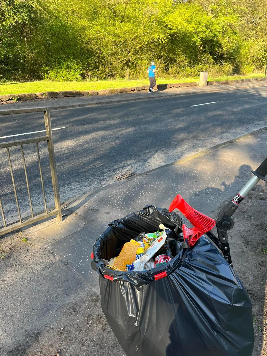 Early start for @KarenTigger4me ahead of the group pick Quick am pick -adopted rds New Edinburgh rd & Mill road. I saw one can popped over the fence & found a bit. Ah well all gone now. See you all at the group event at Goldie rd ,lovely sunny day for it. #MakingADifference