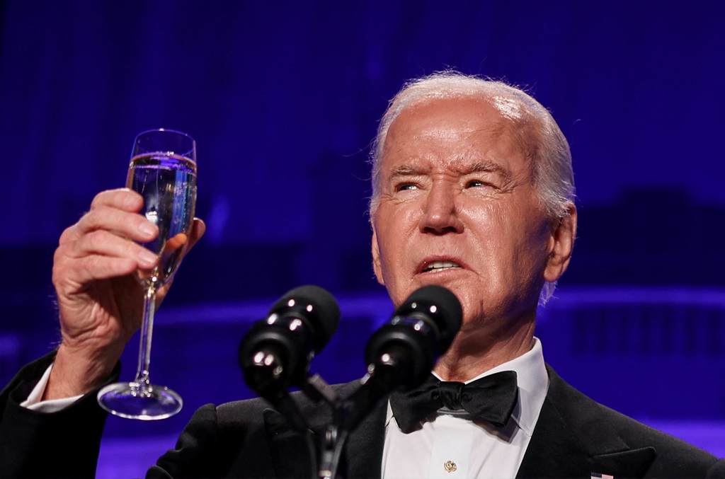 US President Joe Biden spoke at the annual White House Correspondents’ dinner and toasted “press freedom and democracy” but made no mention of Israel’s war on Gaza that has killed at least 97 journalists. 🔴 LIVE updates: aje.io/nyt8v7