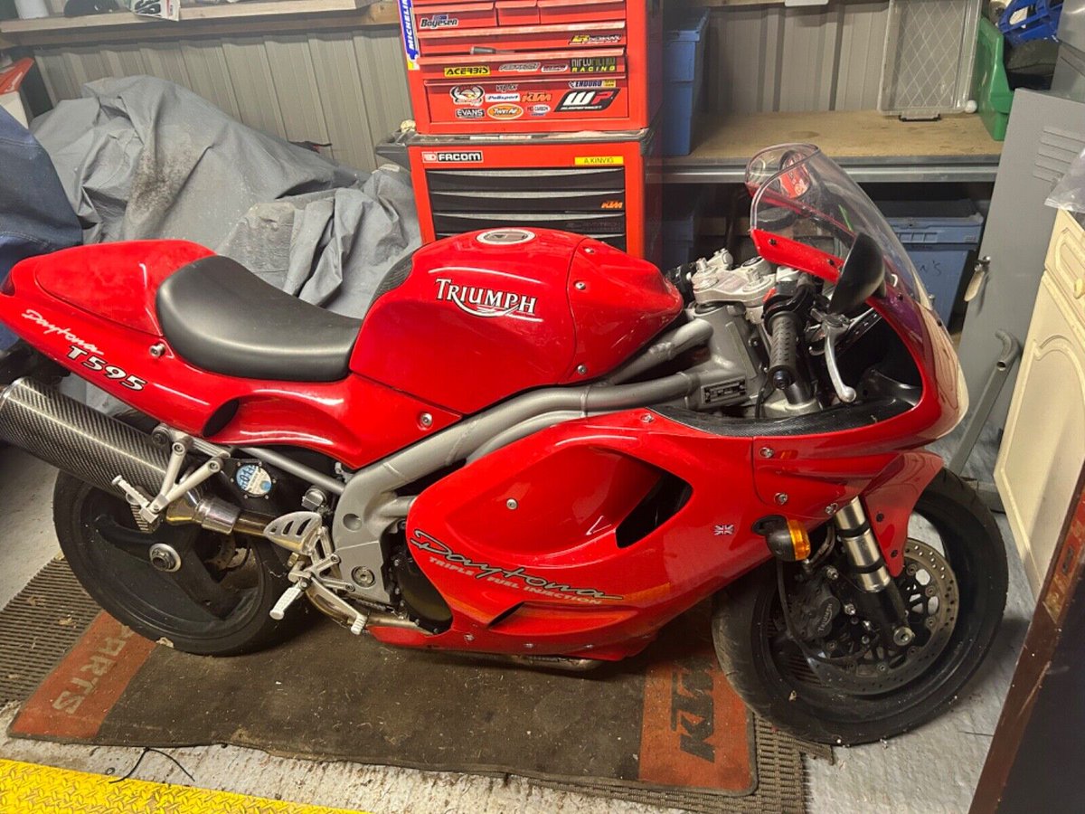 BarnFindsUK's tweet photo. Ad: Triumph Daytona T595 - "Low Mileage, 1 Previous Owner, Barn Find , Non Runner"
On eBay here -->> https://t.co/As3mtPJMhw
#TriumphDaytona #T595 #BarnFind #Sportbike #MotorcycleLife #ClassicBike #ForSale https://t.co/23cPbHeHSc