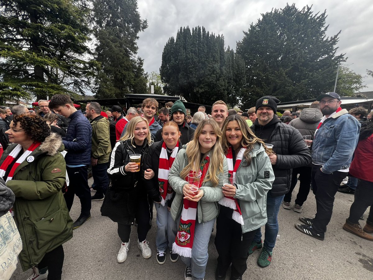 Great day yesterday at @Wrexham_AFC final game of the season 🎉 Bring on league 1 🤪 Even bumped into a couple of the @TheRoystonClub lads ❤️ @merchedycaeras @Katerina_WXM @_Wxmfan