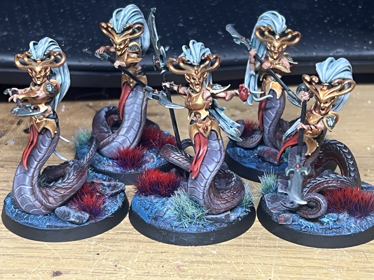Painted the first unit of a new project for 4th Ed AoS. Idea was realm of shadow. But not the usual grey stone and snow. 

#WarhammerCommunity #PaintingWarhammer #AgeOfSigmar