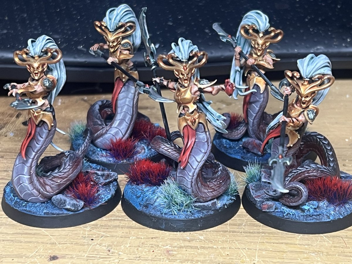 Soulshade_'s tweet photo. Painted the first unit of a new project for 4th Ed AoS. Idea was realm of shadow. But not the usual grey stone and snow. 

#WarhammerCommunity #PaintingWarhammer #AgeOfSigmar https://t.co/UlLtuGvngE