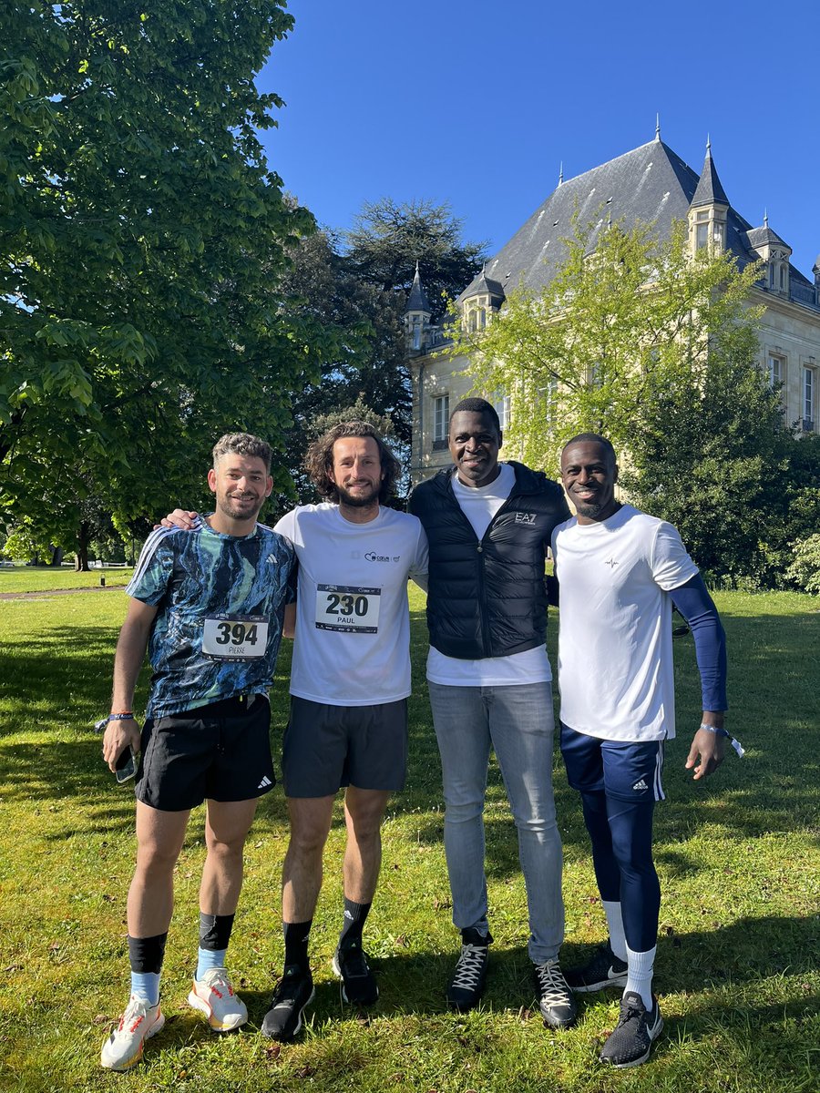 🏃🏃‍♂️Top départ de la seconde édition de la Foulée Solidaire @girondins au profit du @CHUBordeaux sur la plaine du Haillan en présence de légendes du Club 💙🤍

#UNMI #JouonsLaCollectif