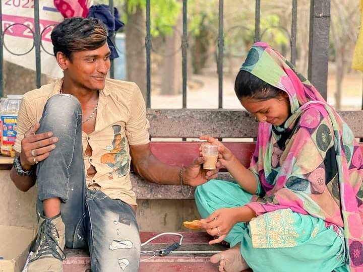 There was a time when Love used to be blind, now Love sees everything..Bank Balance, Property etc. ❣️ Photographed somewhere in #Delhi, and reminds us that life is about choosing the right person, someone who will remain a constant with time. ❤️ 📸 by Mayank