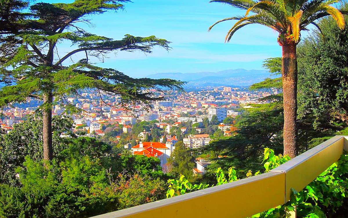 View over #Cannes #Cote_dAzure #goodlife #goodvibes #love #photography #digital #fineart #photooftheday #beauty Blog: sea-nomads.blogspot.com