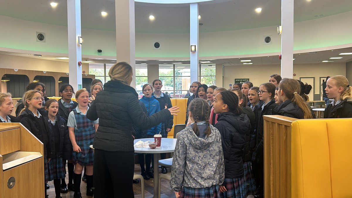 Customers at Reading services were treated to some early morning music when our Prep School Choir had a quick run through of both their songs on their way to the @GSAUK Choir of the Year Competition Final at @WimbledonHigh 🎶