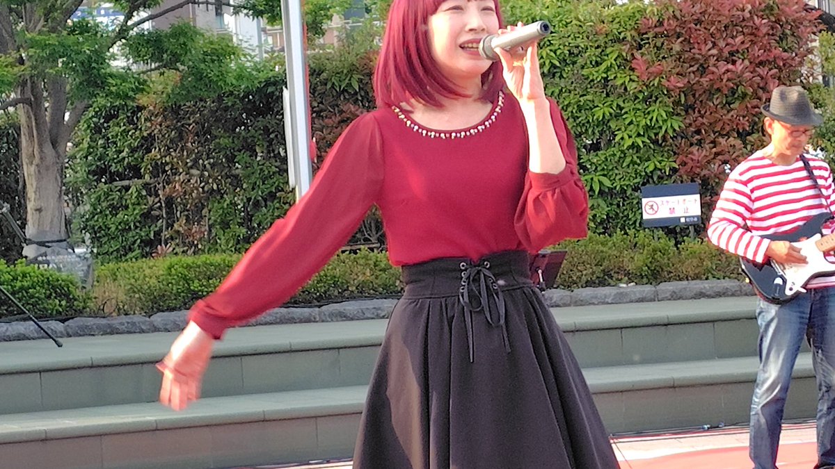 kouichik131's tweet photo. 夢ひろばライヴイベント
MariaXXX
暑い中皆さん盛り上がっていました🌹🔥🔥
#HAMAG
#夢ひろば
#MariaXXX
#がんばローズ🌹
@Maria_rose13 https://t.co/AtzGRHKxmC