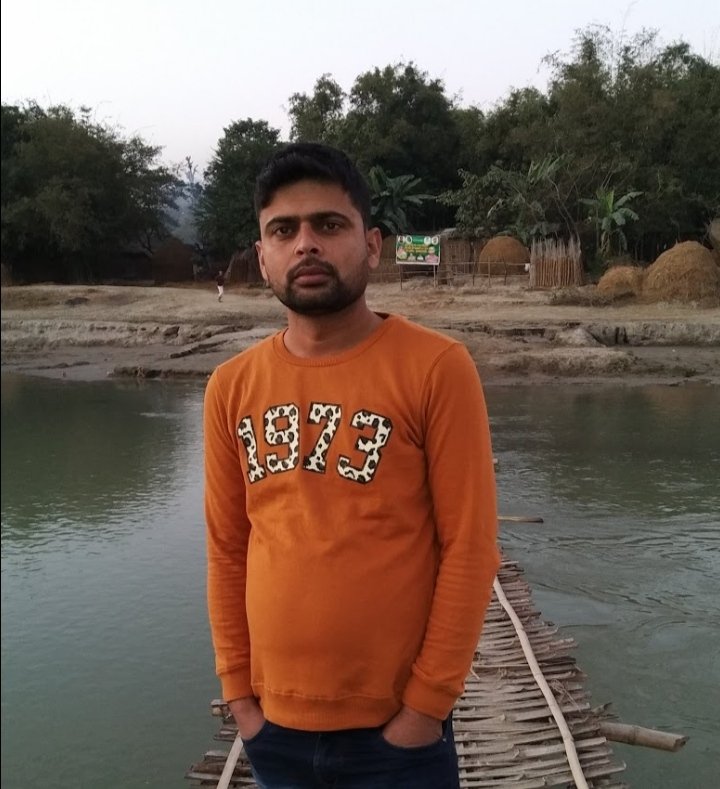 SumanJhaChanka's tweet photo. में बिहार का पूर्णिया जिले से हूँ मेरे यहाँ लोकसभा चुनाव हो गया और में अब अपने माता पिता से दूर रोजी रोटी के लिए ट्रेन में लटक कर अन्य प्रदेश कमाने जा रहा हूँ ।। 
#बिहार
#पूर्णिया https://t.co/JcIWSfg9sE