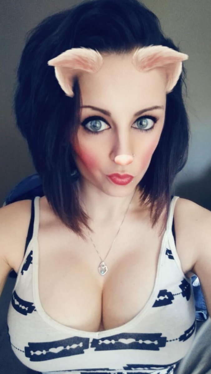 CandyAmira69's tweet photo. Wer möchte mich Nackt sehn in dieser sekunde 😍🥴 Rt https://t.co/vMfBP8G6pG