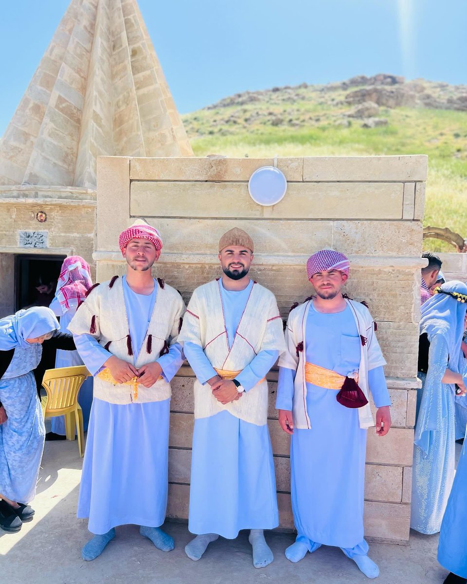 Yazidi men dressed in their traditional attire atop Sinjar mountain in northern Iraq. 

We wish you a blessed Sunday🍀