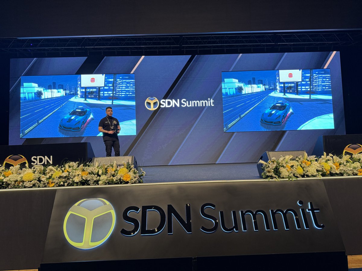 Sahnede @portumacom, Türkiye’nin ilk oyuniçi reklam şirketi var. Firmanın CEO’su Ozan Emrah Ünal #SDNsummit’te, geliştirdikleri teknolojileri ve fırsatları paylaşıyor.