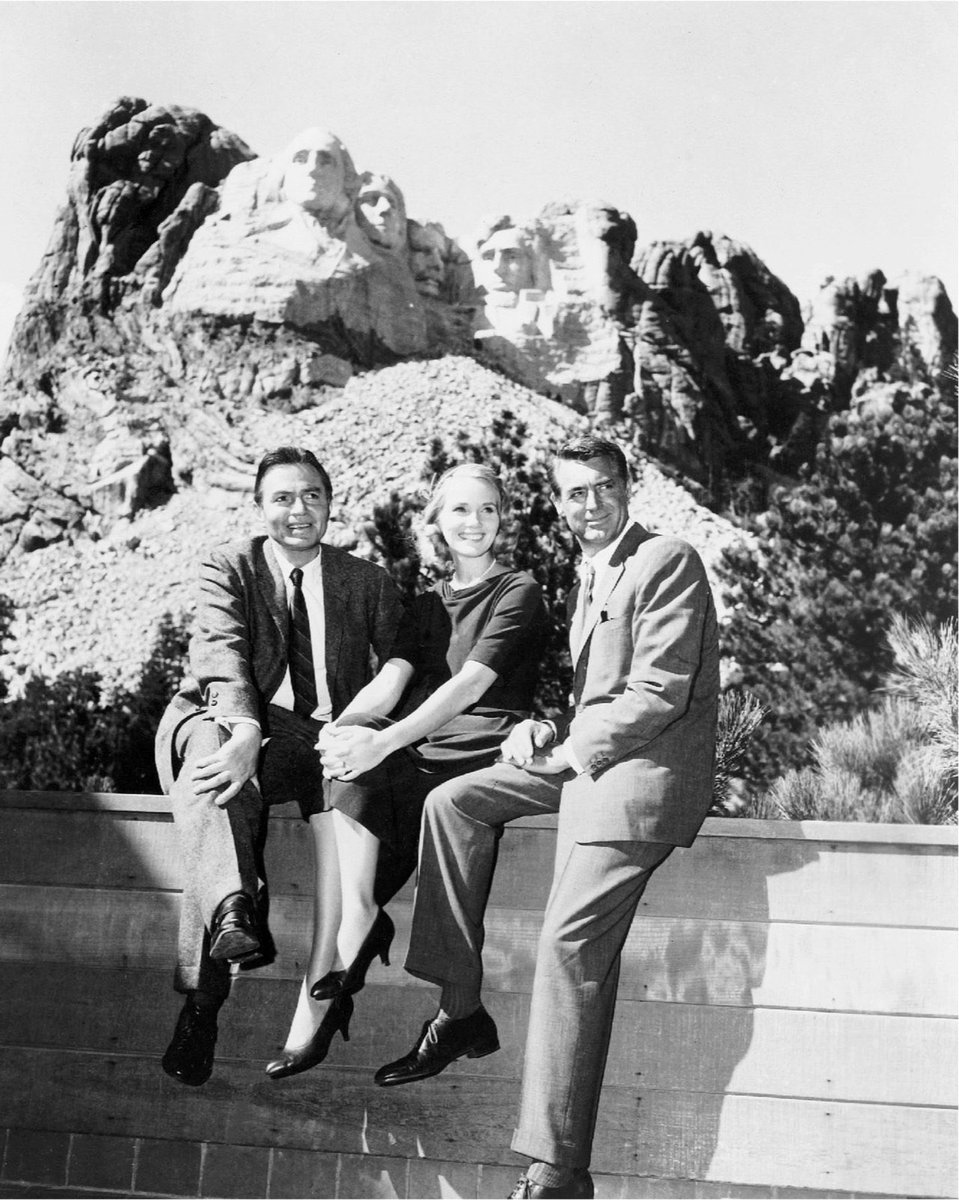James Mason, Eva Marie Saint and Cary Grant at Mount Rushmore during filming of Hitchcock’s “North by Northwest”. 

Studio mockups were intercut with actual monument footage for the movie’s climactic scene.

#films #trivia #Hollywood #Hitchcock #CaryGrant #MountRushmore